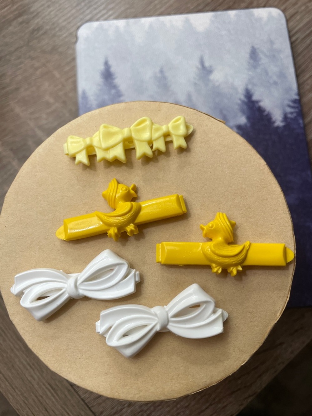 Goody Plastic Child's Barrettes in White, Yellow & Pale Yellow